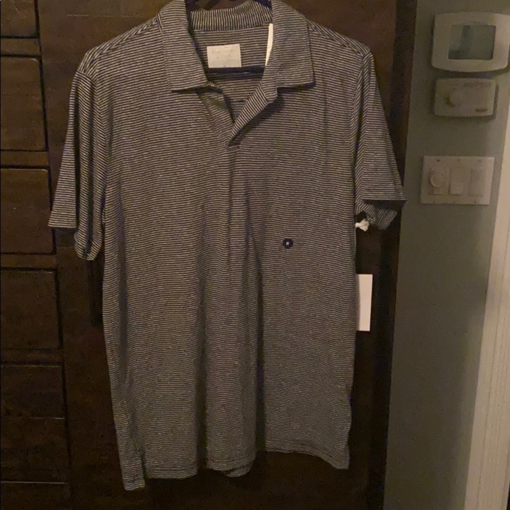 gray polo shirt